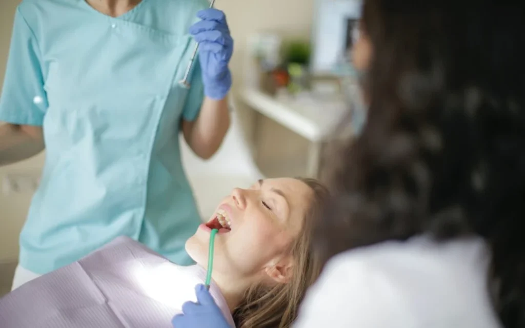 How Dentists Spot Cracks Solihull